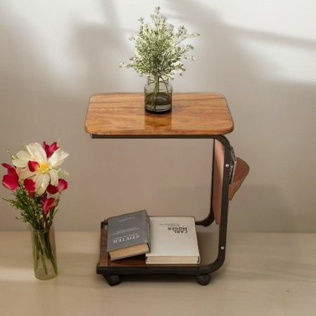 C-förmiger Beistelltisch